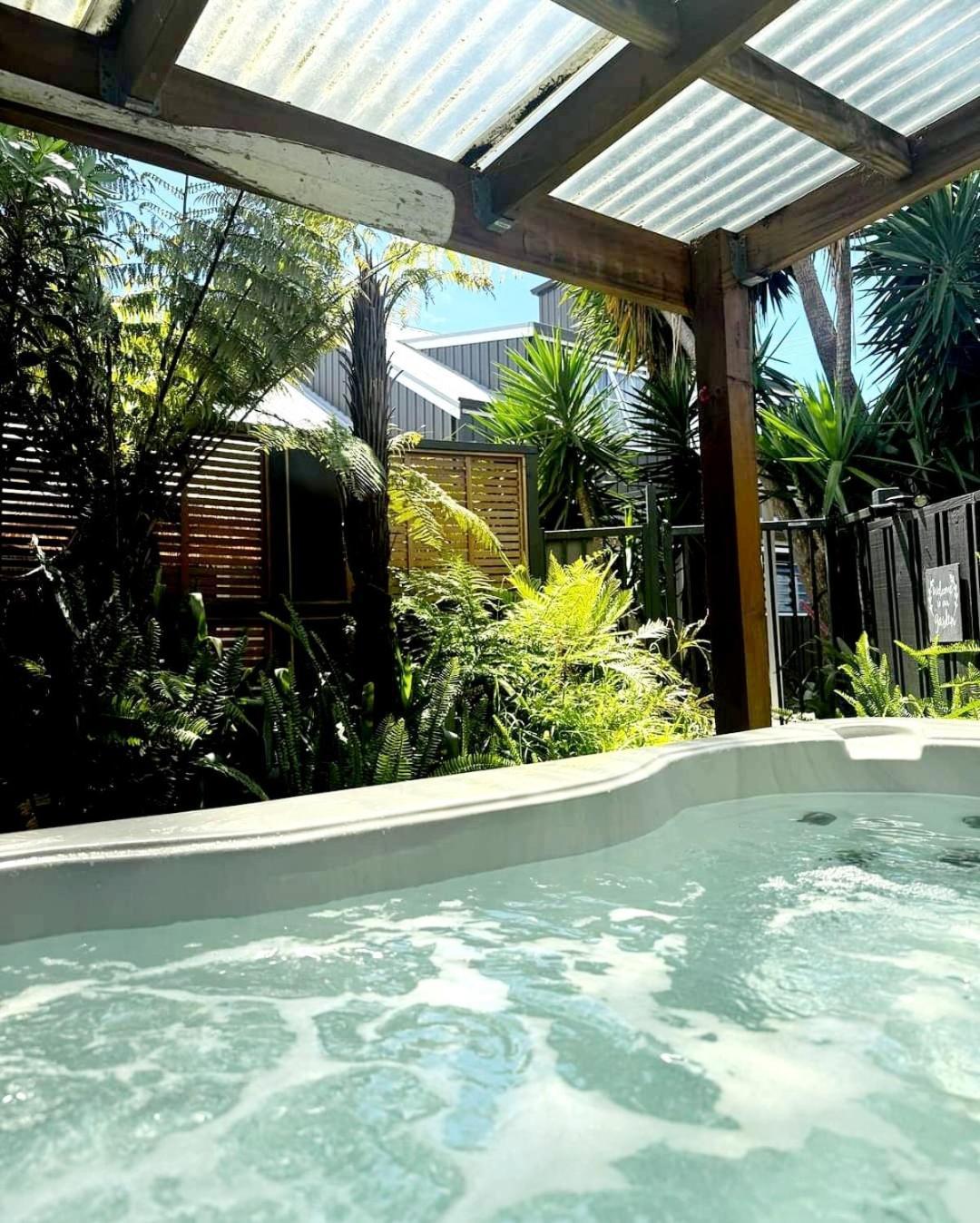 Southpacific Motel Whangamata Zewnętrze zdjęcie