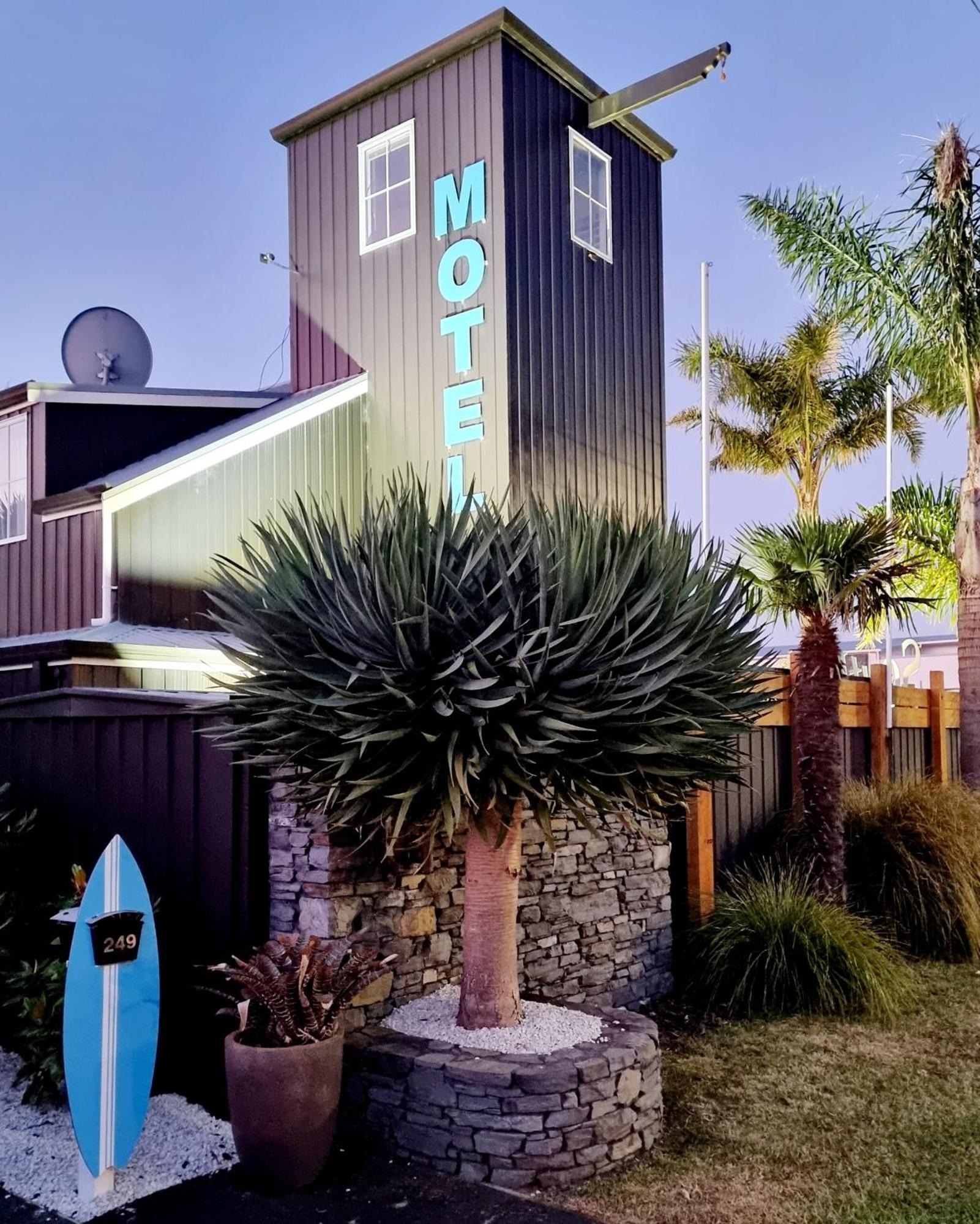 Southpacific Motel Whangamata Zewnętrze zdjęcie