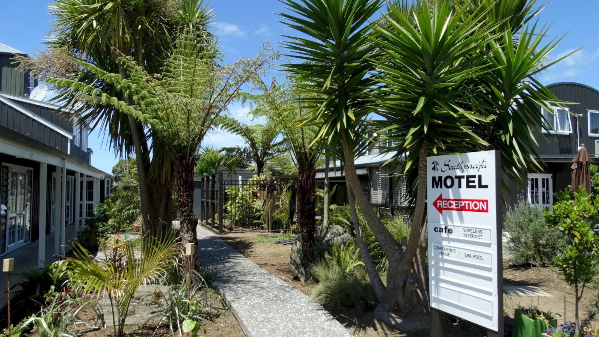 Southpacific Motel Whangamata Zewnętrze zdjęcie