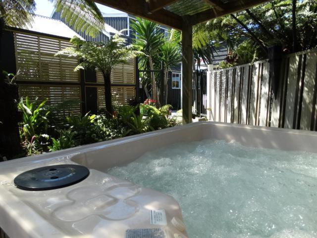 Southpacific Motel Whangamata Zewnętrze zdjęcie